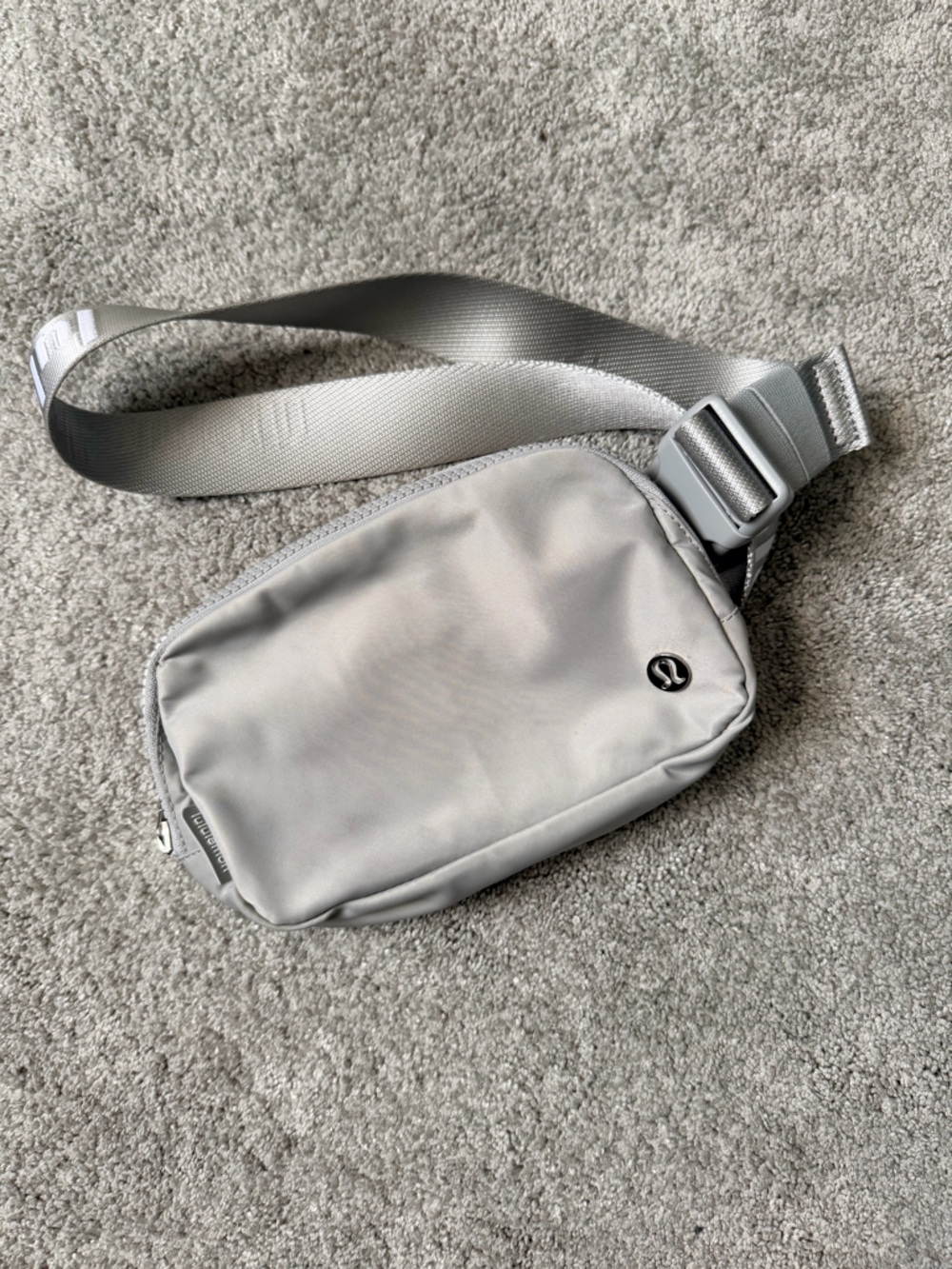 lululemon athletica Light Gray Crossbody Bag with Logo Strap - Picture 2 of 3